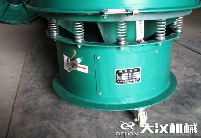 800型移動碳鋼振動篩